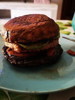 Una foto de Hamburguesa low carb Portobello
