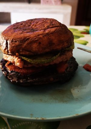 Una foto de Hamburguesa low carb Portobello
