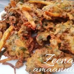 A picture of Palak and Finger Chip Pakoras.