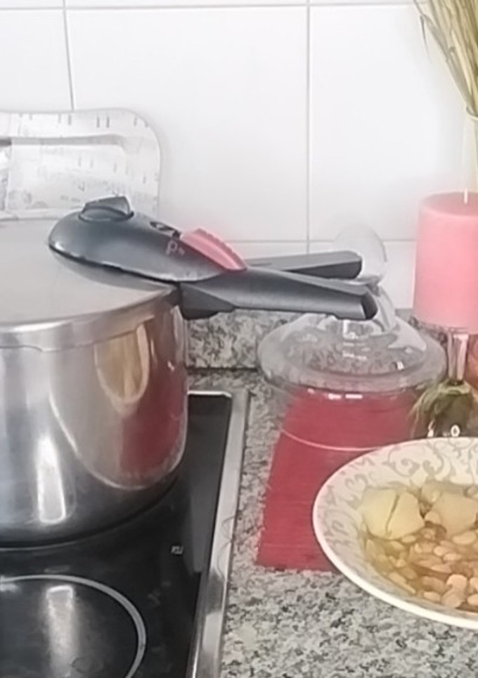 Una foto de Alubias bilbaínas
