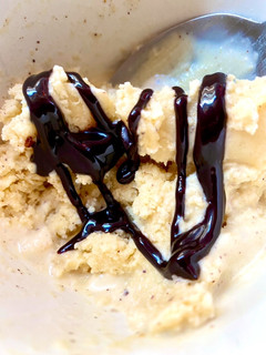 Una foto de Helado de avellana en heladera / sin ella (totalmente sano)