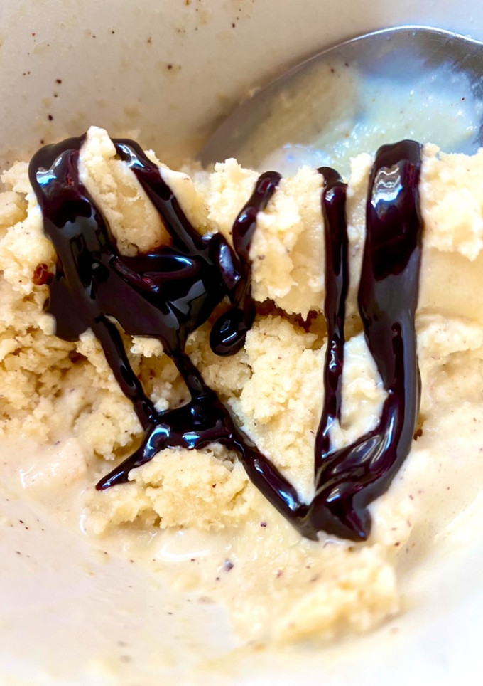 Una foto de Helado de avellana en heladera / sin ella (totalmente sano)