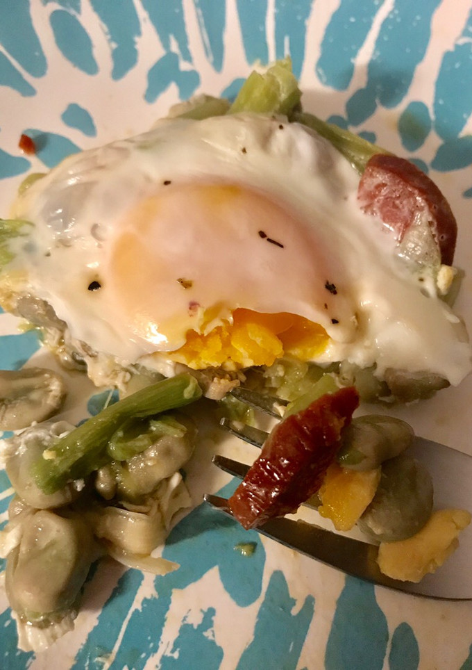 Una foto de Habitas muy tiernas, con chorizo, de celebración 🥳!!