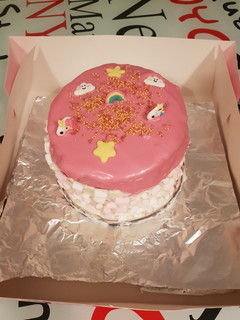 Una foto de Tarta cumpleaños tres colores