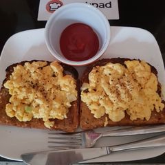 A picture of My Cheese & Onion Scrambled Egg Breakfast. 😘.