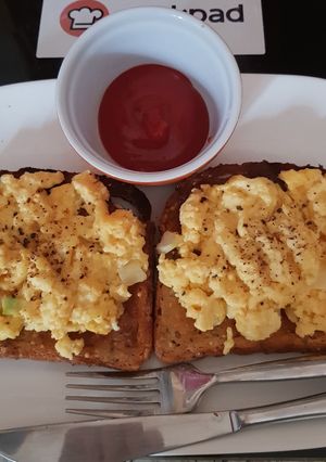 A picture of My Cheese & Onion Scrambled Egg Breakfast. 😘.