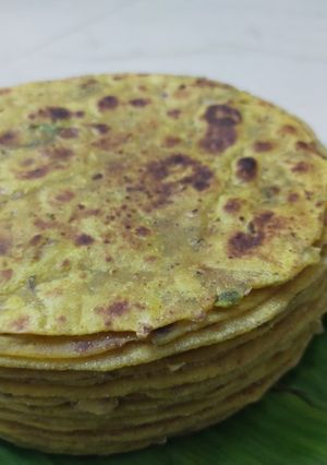 A picture of Missi Roti.