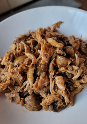 Gombás csirkecomb recept fotója