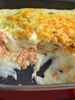 Una foto de Pastel de puré de patatas y salmón