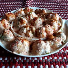 A picture of Dahi Pakodi.
