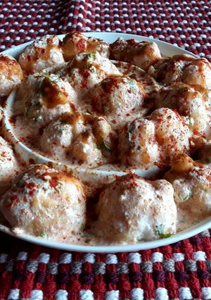 A picture of Dahi Pakodi.