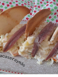 Una foto de Ensaladilla con aceite de anchoas