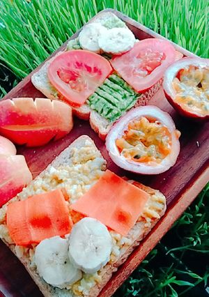 รูปของ 🍅🍎🥑🥚🥪ขนมปังหน้าไข่คน หน้าอะโวคาโด🥪🥚🥑🍅🍎