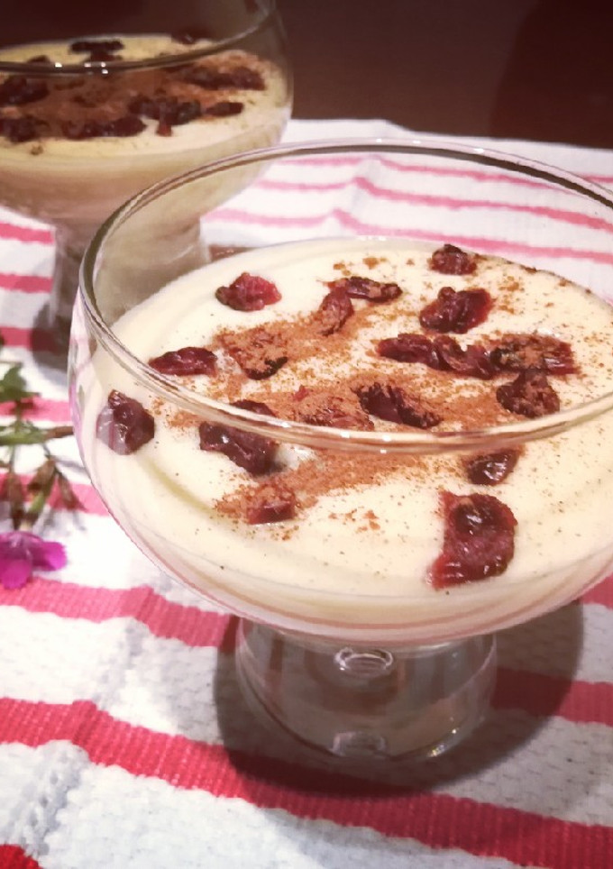Una foto de Natillas de vainilla con cranberries