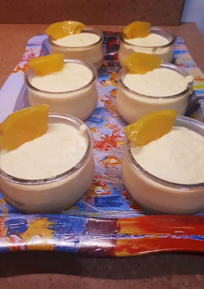 Una foto de Mousses de melocotón en almíbar