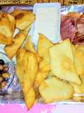 Tabla mixta con masitas fritas
