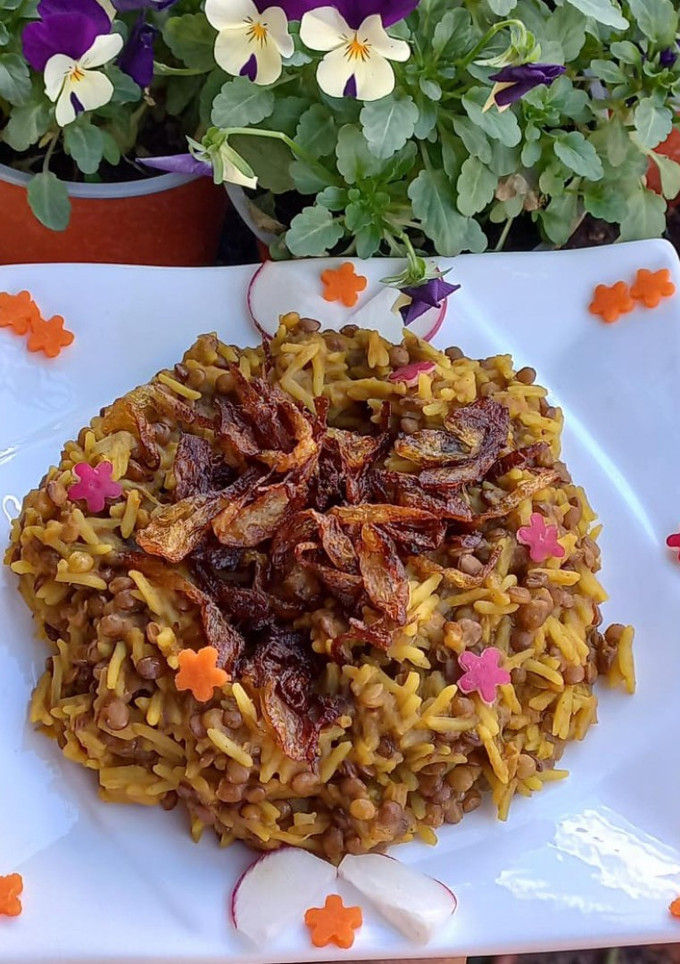 صورة لوصفة رز بلعدس الاسمر والطماطم