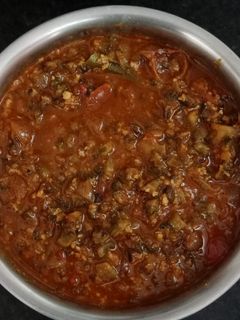 பாகற்காய் புளிக்குழம்பு(bittergourd tamarind curry recipe in tamil) செய்முறை முக்கிய புகைப்படம்