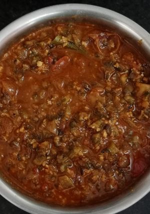 பாகற்காய் புளிக்குழம்பு(bittergourd tamarind curry recipe in tamil) செய்முறை முக்கிய புகைப்படம்