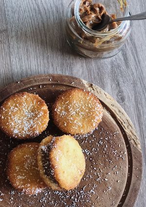 Una foto de Alfajorcitos de coco y dulce de leche