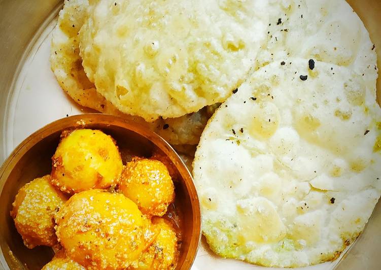 Recipe: Appetizing Koraisutir kochuri (Green pease kochuri) and Kashmiri aloor dum