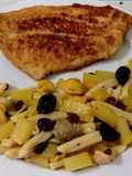 Filetes de palometa fritos y mix de pasta salteado con mango, anís y pasas