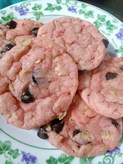 Una foto de 🌺Galletas de fresa con avena y chispas de chocolate🌺
