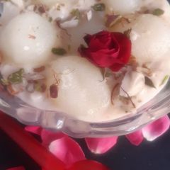 A picture of Angoori chena sweets.