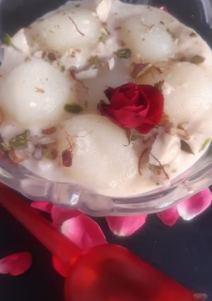 A picture of Angoori chena sweets.