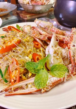 รูปของ ปูผัดวุ้นเส้น v.2 🦀 / Stir fried glass noodles with crabs 🦀