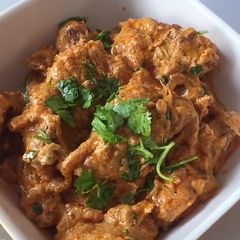 A picture of Chicken tika masala.
