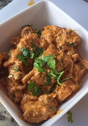 A picture of Chicken tika masala.