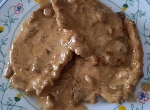 Foto principal de Cinta de lomo adobado al ajillo con salsa de vino y nata