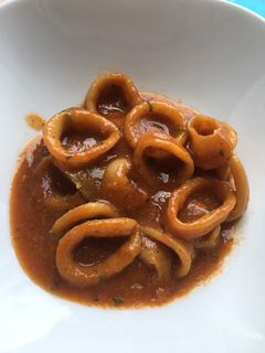 Una foto de Pota o calamares en salsa