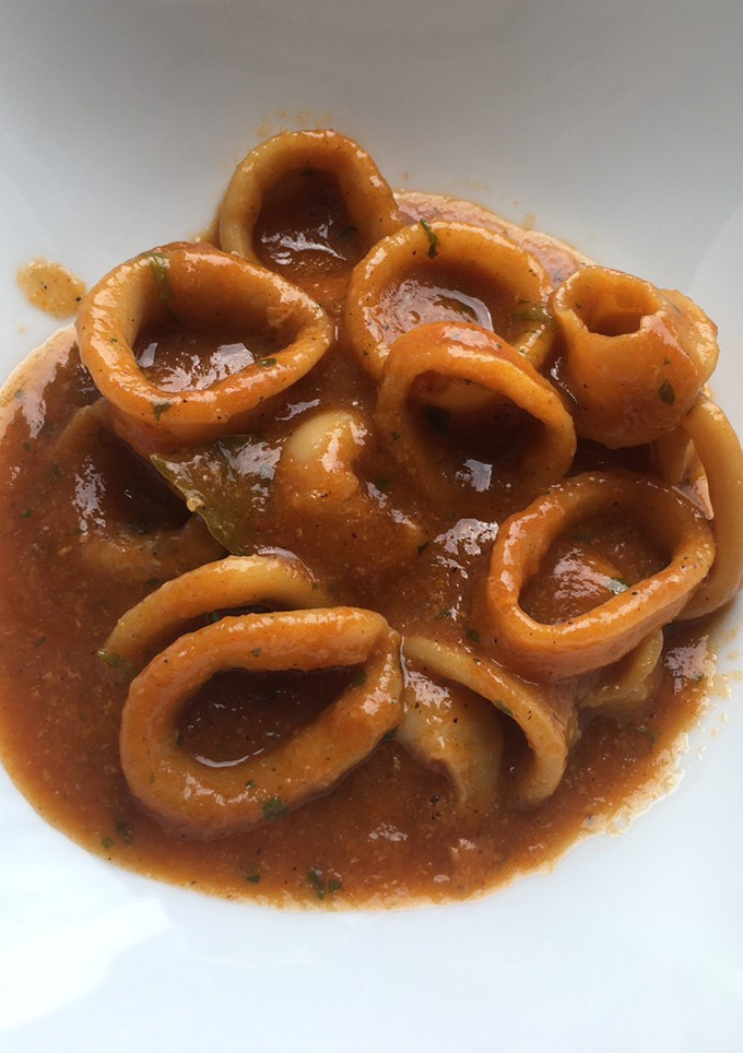 Una foto de Pota o calamares en salsa