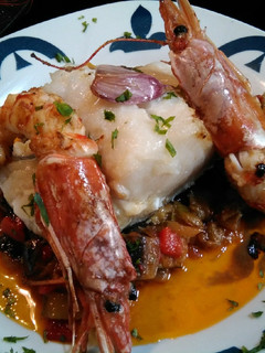 Una foto de Bacalao con Gambones, y cama de Sanfaina