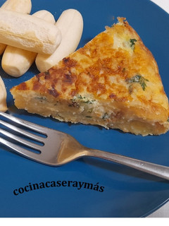 Una foto de Tortilla de patatas, puerro y perejil