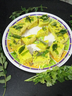 ખમણ ઢોકળા (Khaman Dhokla Recipe In Gujarati) રેસીપી મુખ્ય ફોટો