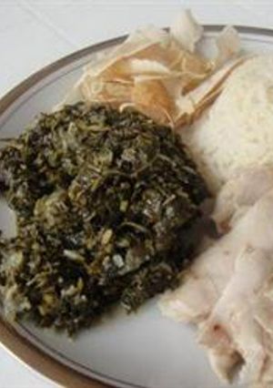 A picture of Jew's mallow stew with chicken - mulukhiyah.