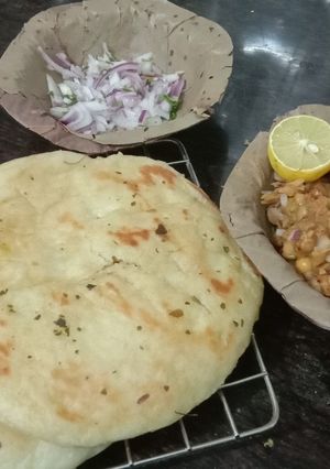 Chatpta Matar chat with kulcha रेसिपी मुख्य फोटो
