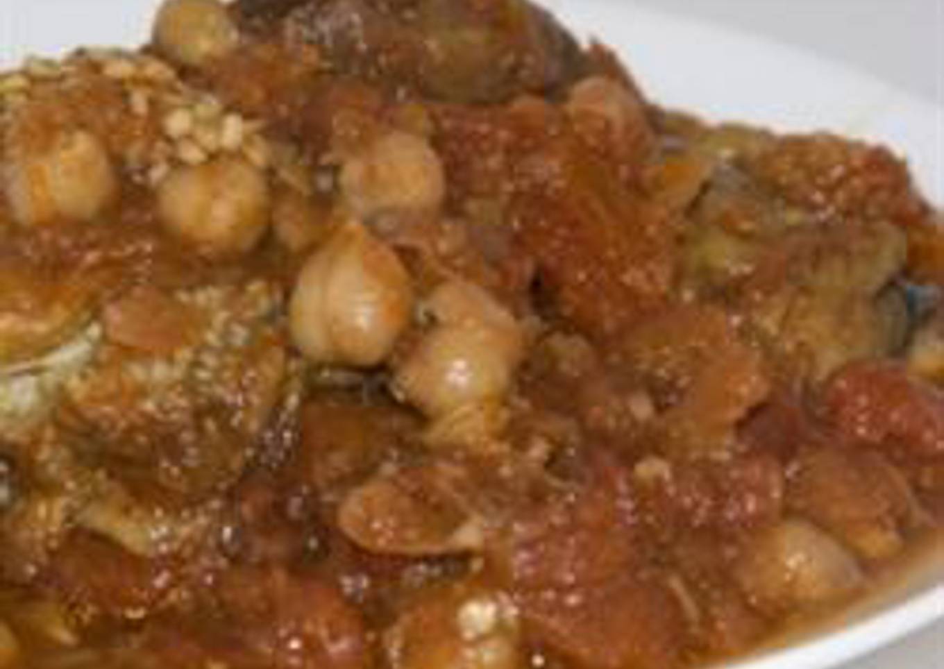 Eggplant casserole with chickpeas and tomato sauce - Mussakaa