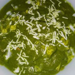 A picture of Shahi palak paneer.