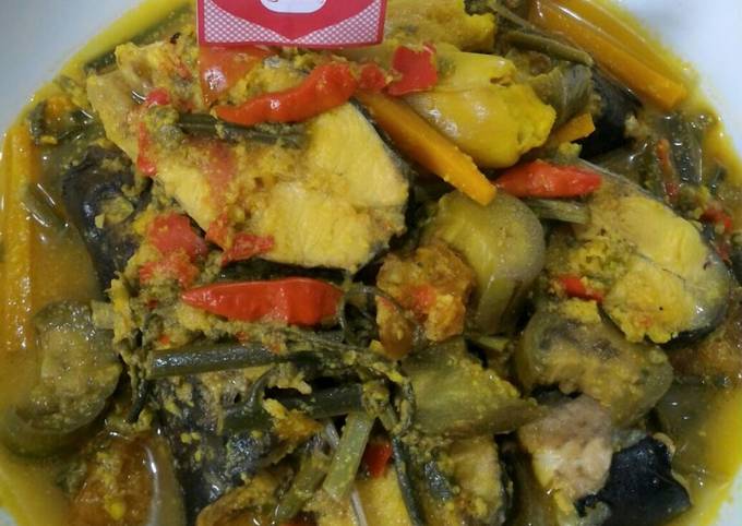 Cara Membuat Patin Masak Pakis Kuah Kuning (Diet Enak Diabetes) yang Lezat