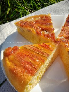 A picture of Banana Cake in a Rice Cooker.
