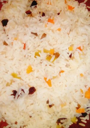 Una foto de Arroz parboil, con pickles, aceitunas negras y palmitos!!! 👏👏👌