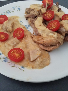 Una foto de Codornices con salsa de boletus