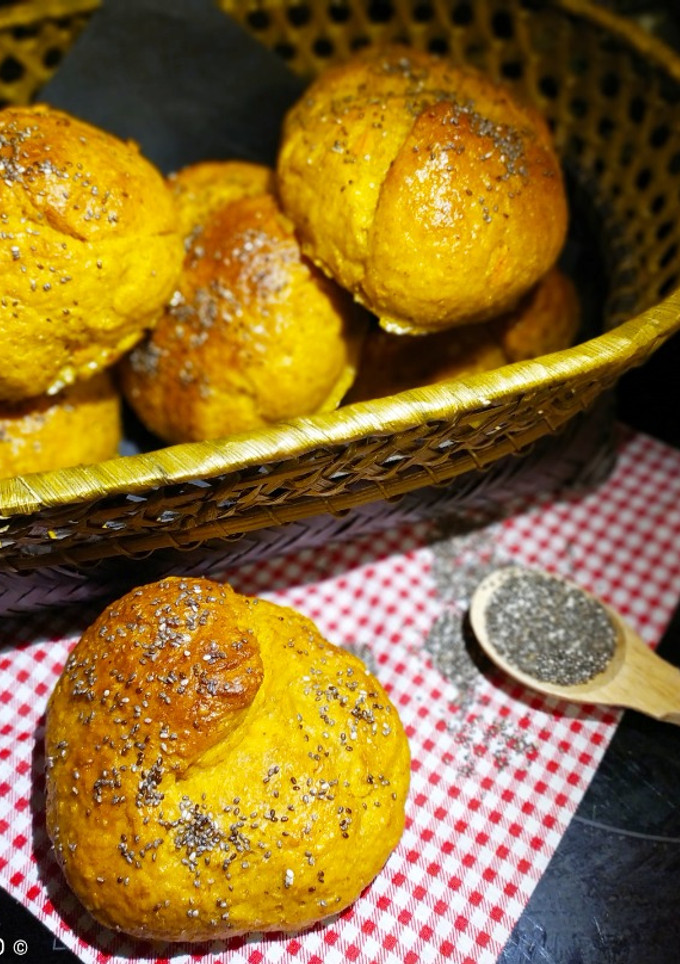 Una foto de 🌈Panecillos al Huevo de Boniato, Cúrcuma y Pimienta🌈
