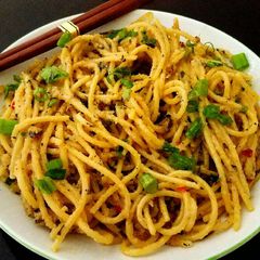 A picture of Mike's Thai Garlic Ginger Noodles.