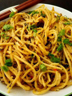 A picture of Mike's Thai Garlic Ginger Noodles.