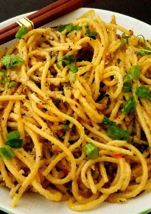 A picture of Mike's Thai Garlic Ginger Noodles.
